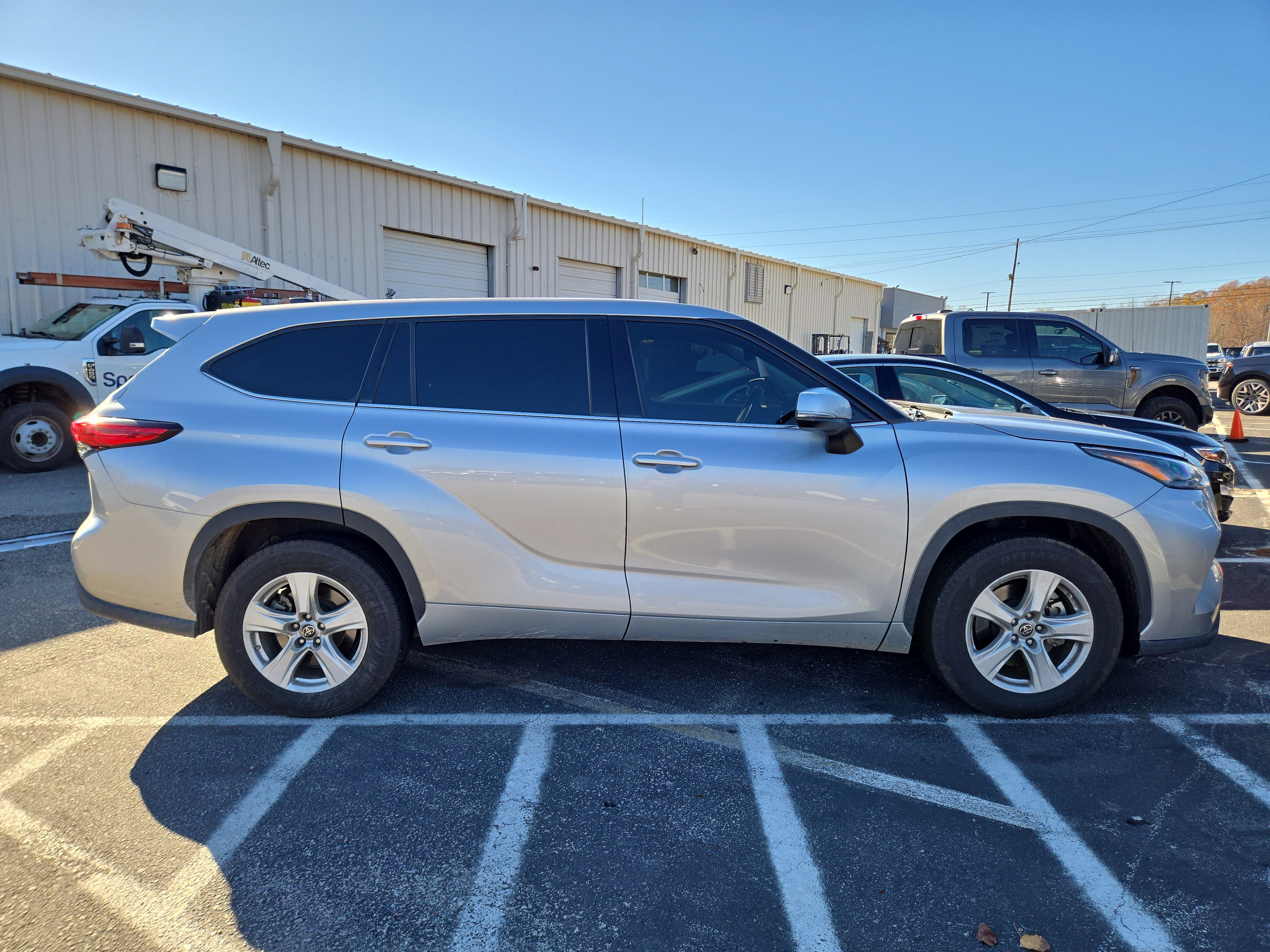 Used 2022 Toyota Highlander L image 3
