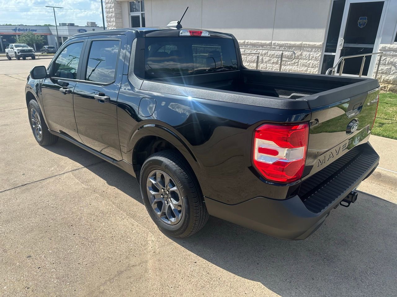 Certified 2025 Ford Maverick XLT image 3