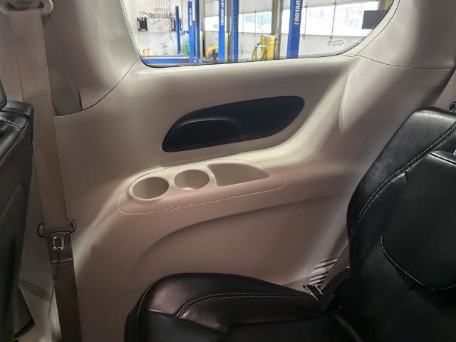 Used 2024 Chrysler Pacifica Touring-L image 31