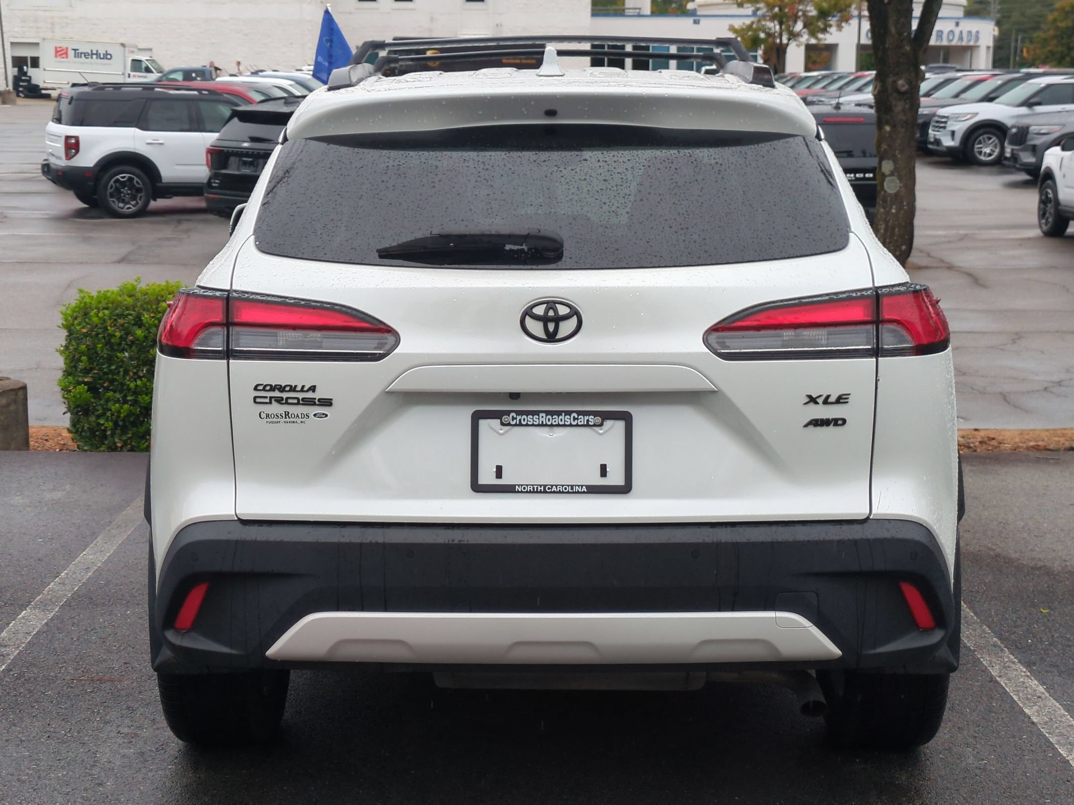 Used 2023 Toyota Corolla Cross XLE w/ Convenience Package AWD/4WD image 4