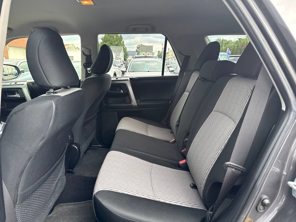 Used 2018 Toyota 4Runner SR5 AWD/4WD image 15