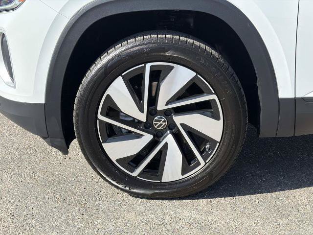 Used 2025 Volkswagen Atlas SE FWD image 28