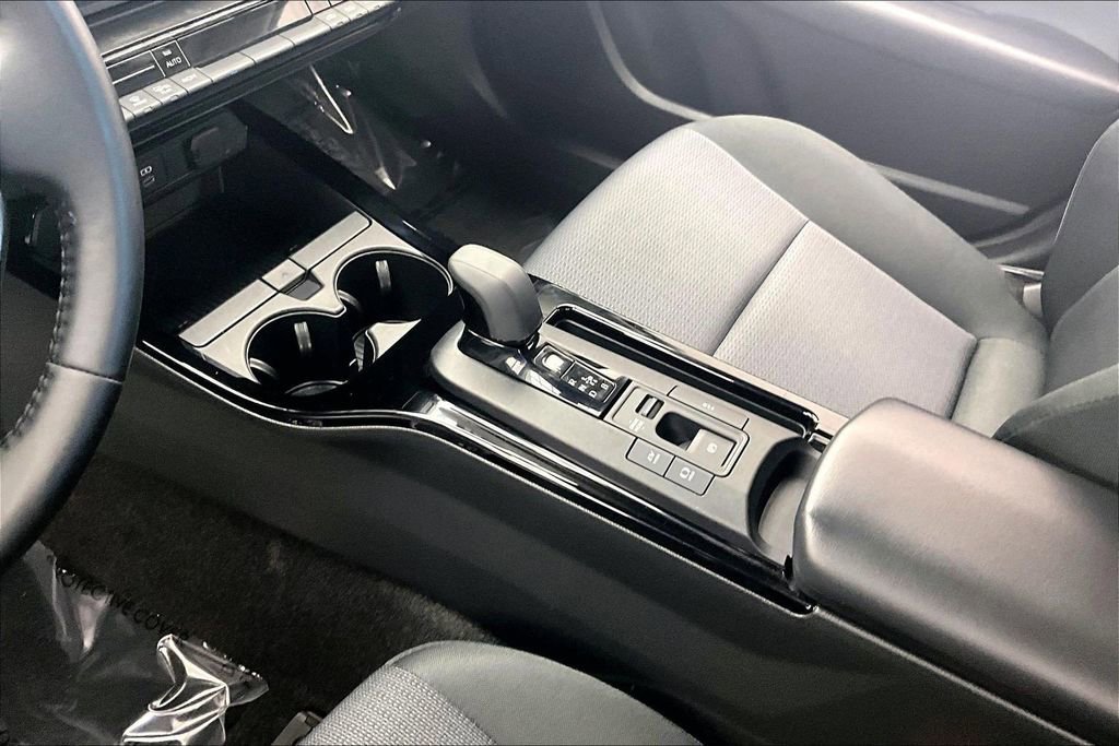 Used 2025 Toyota Prius LE FWD image 15