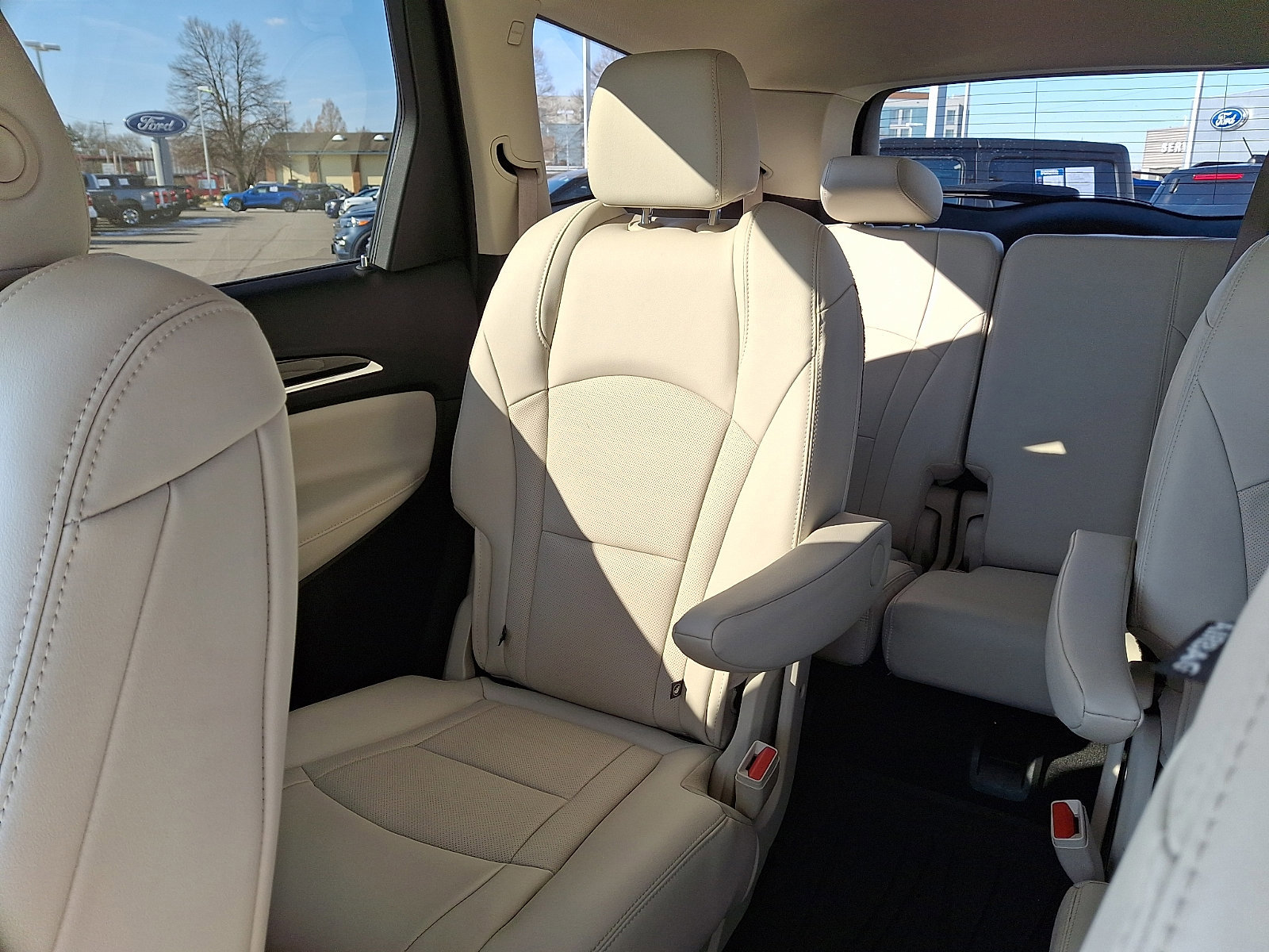 Used 2023 Buick Enclave Essence image 18