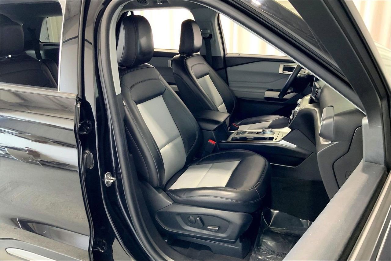 Certified 2023 Ford Explorer XLT w/ Equipment Group 202A RWD image 6