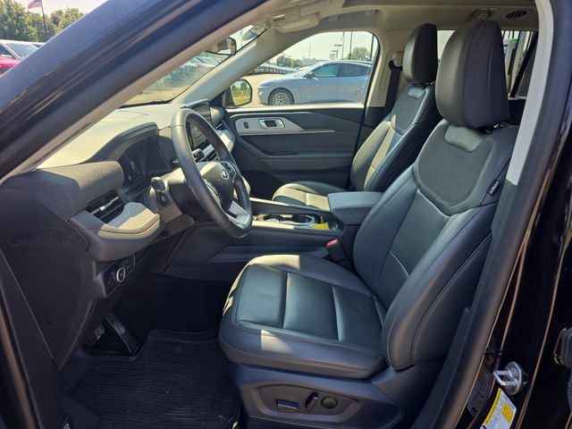 Certified 2025 Ford Explorer Active w/ Active Comfort Package AWD/4WD image 13