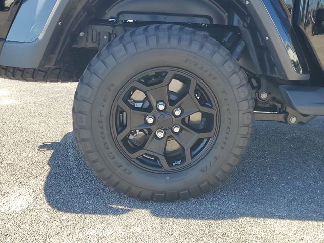 Used 2023 Jeep Gladiator Willys image 5
