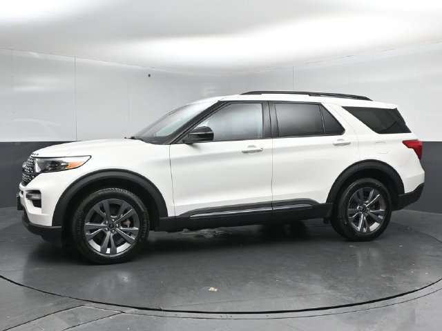 Certified 2024 Ford Explorer XLT w/ Equipment Group 202A AWD/4WD image 4