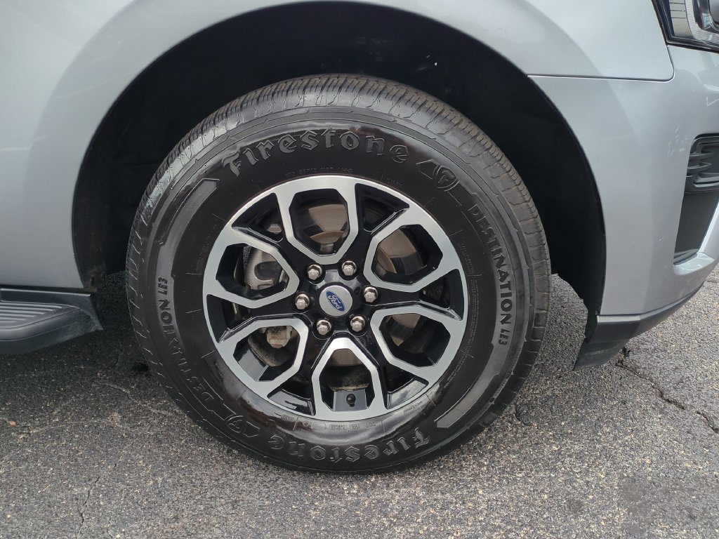 Certified 2024 Ford Expedition XLT RWD image 13