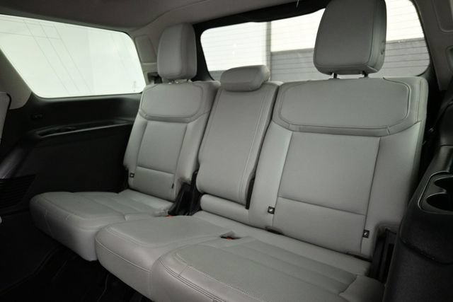 Certified 2025 Ford Expedition Platinum w/ Driver's Package AWD/4WD image 30