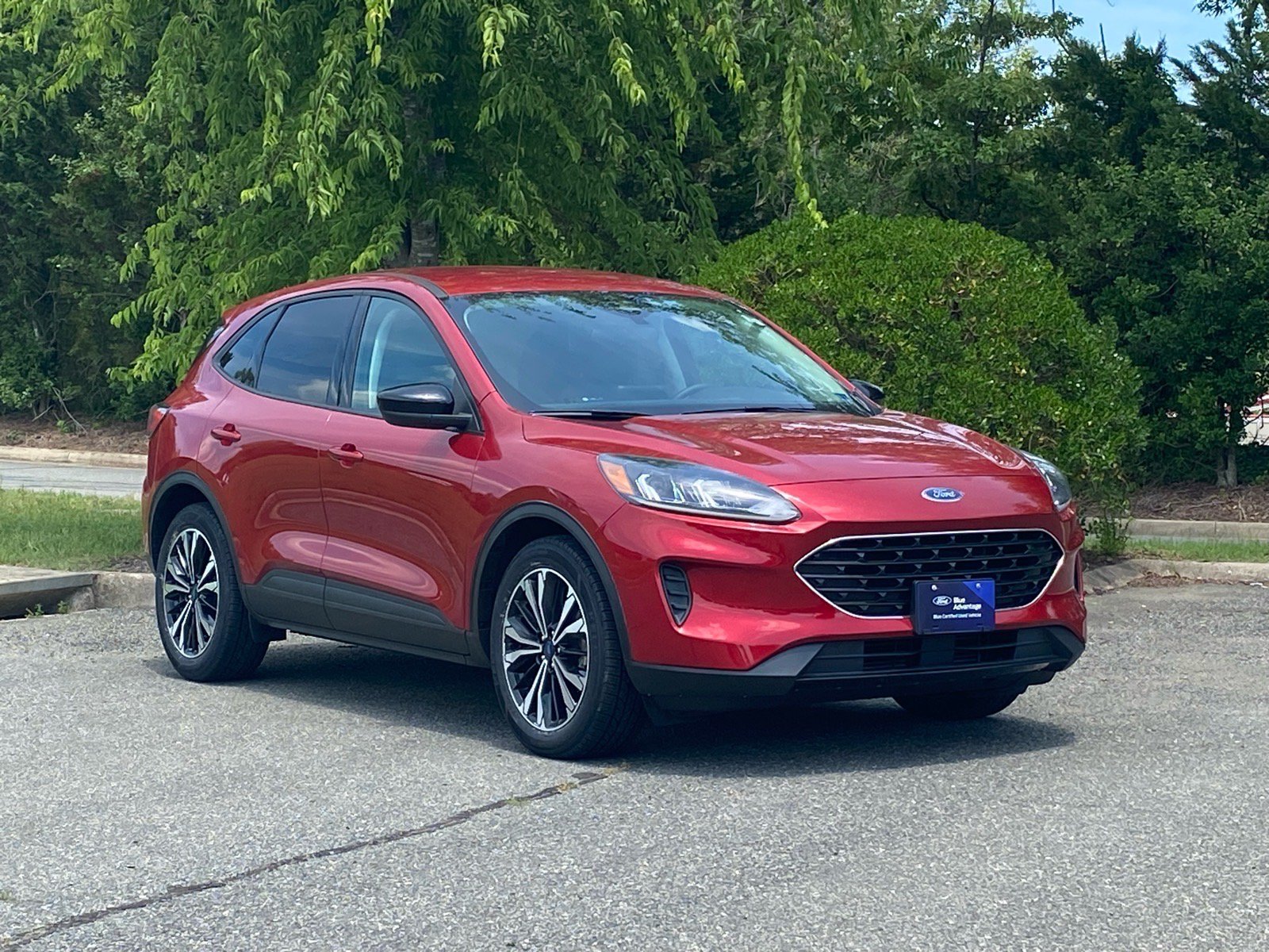 Certified 2022 Ford Escape SE w/ SE Sport Appearance Package FWD image 2