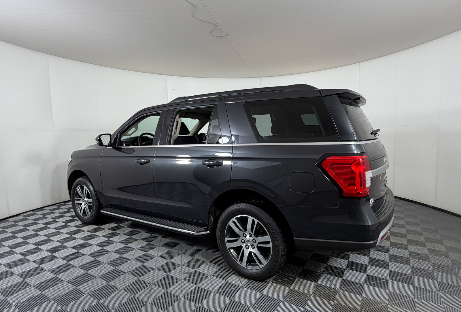Certified 2023 Ford Expedition XLT RWD image 3