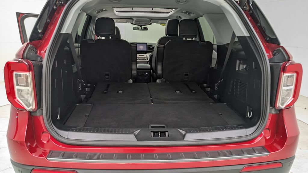 Certified 2023 Ford Explorer XLT w/ Equipment Group 202A AWD/4WD image 8
