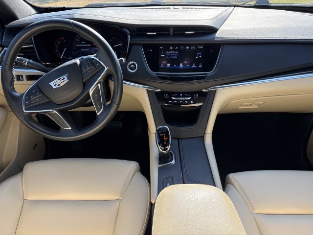 Used 2017 Cadillac XT5 FWD image 16