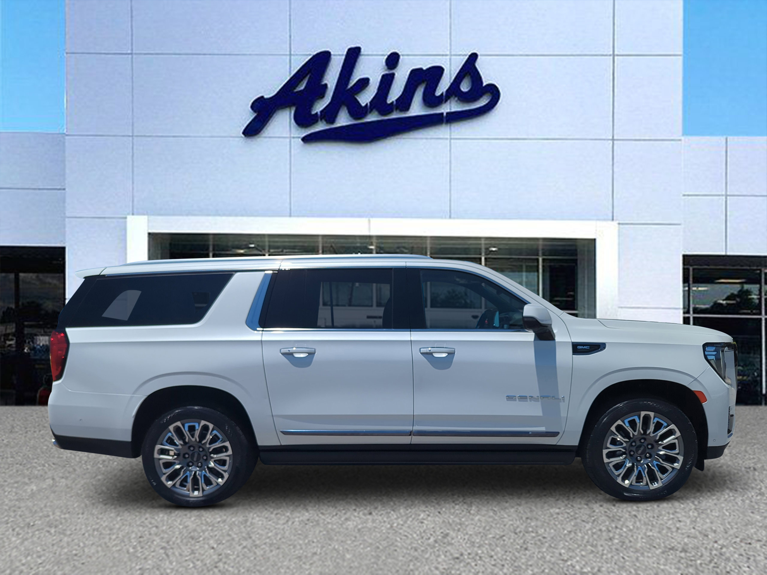 Used 2023 GMC Yukon XL Denali Ultimate AWD/4WD image 1