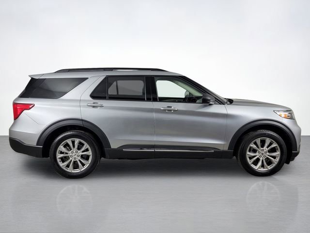 Certified 2023 Ford Explorer XLT w/ Equipment Group 202A AWD/4WD image 2