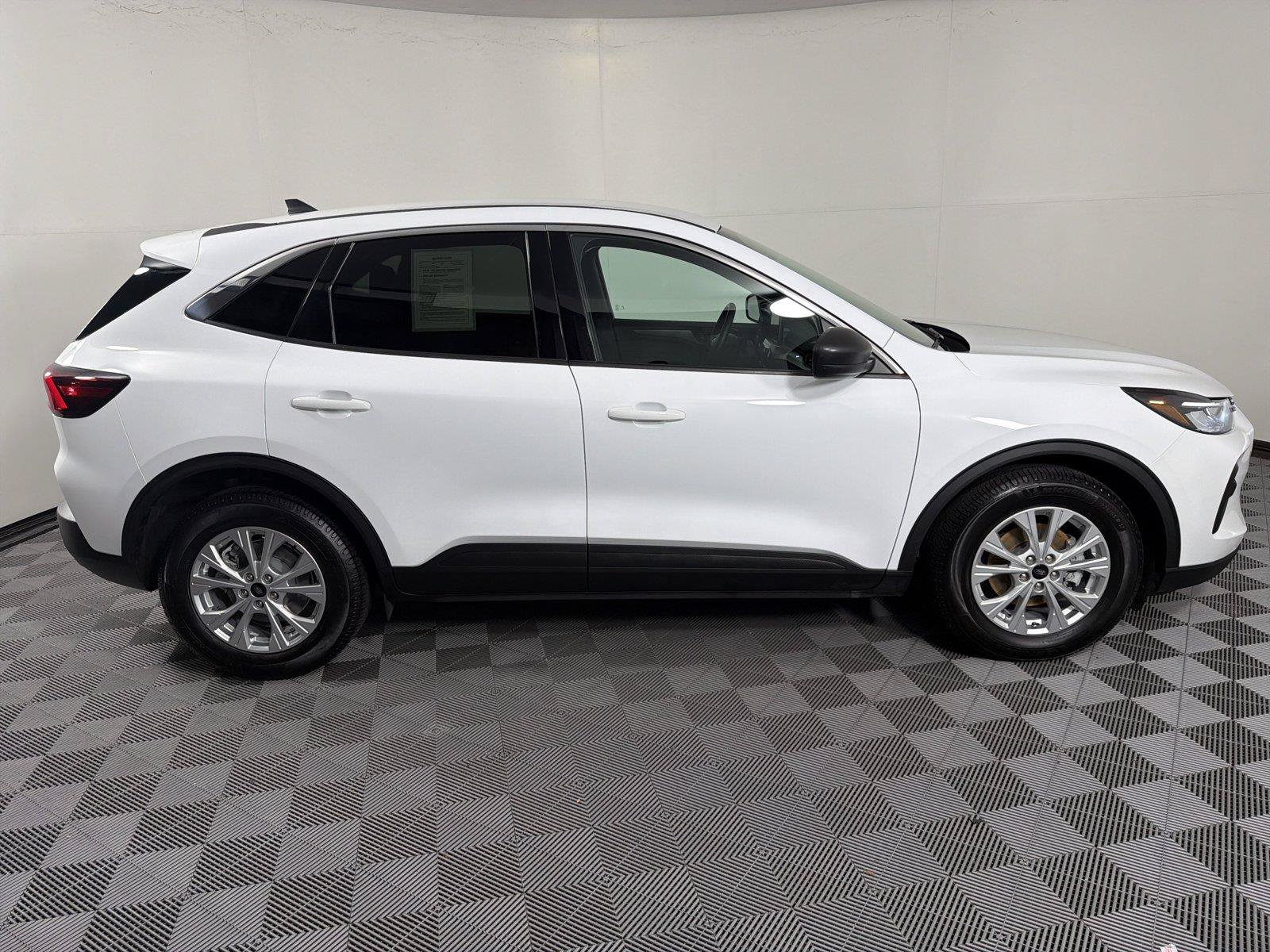 Certified 2023 Ford Escape Active FWD image 8