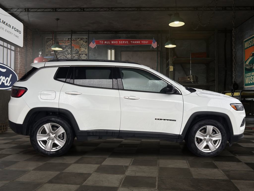 Used 2022 Jeep Compass Latitude FWD image 7