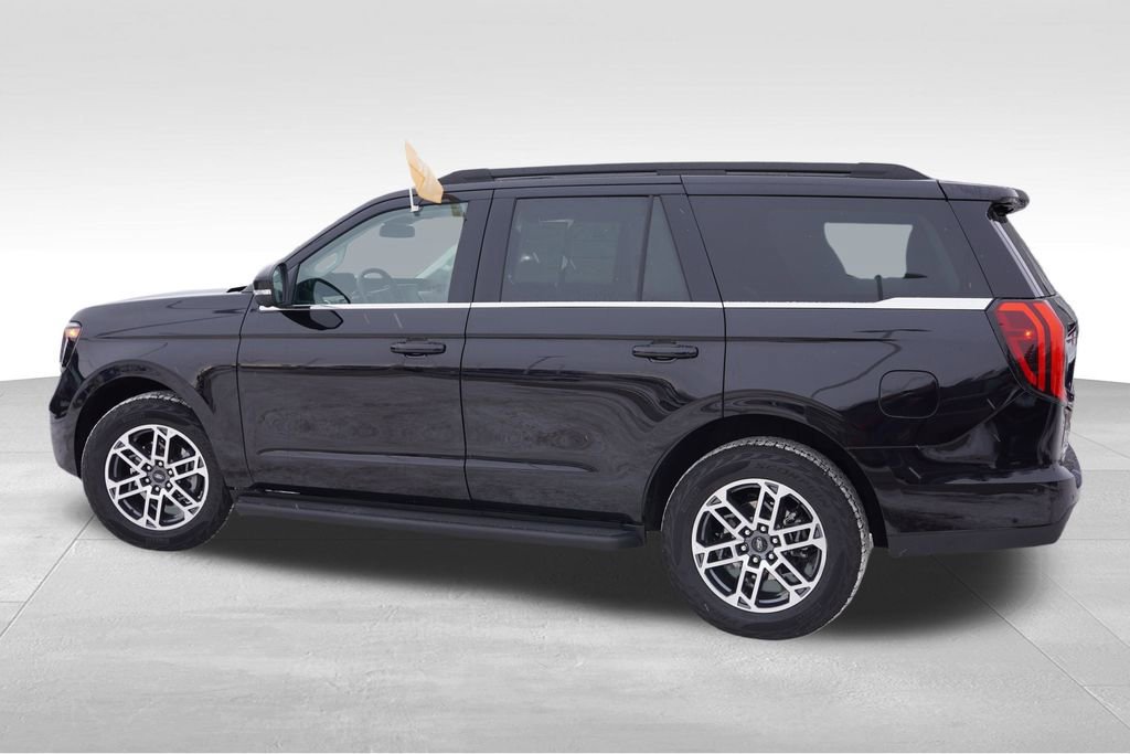 Certified 2025 Ford Expedition Active image 3