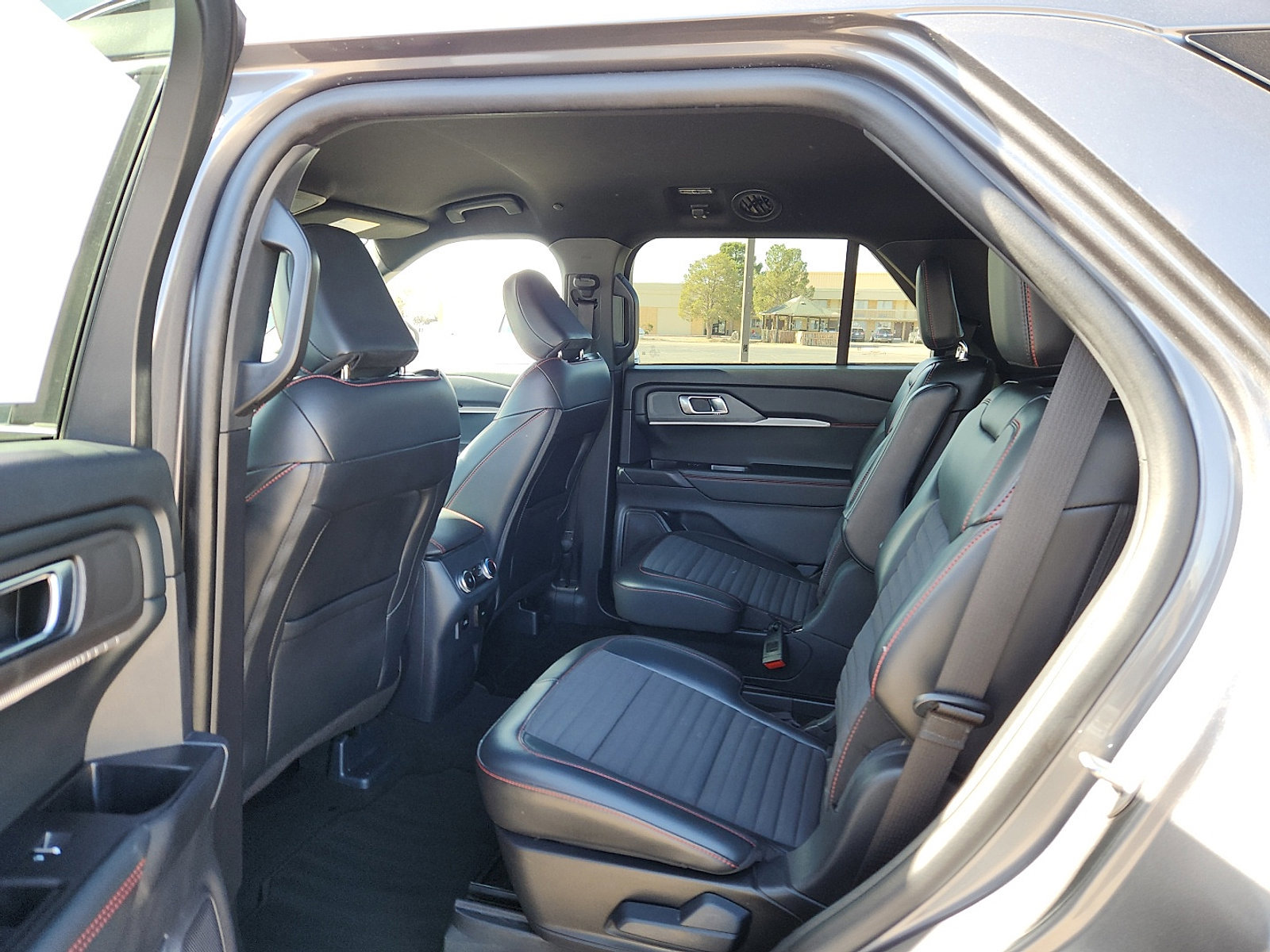 Certified 2025 Ford Explorer ST-Line image 9