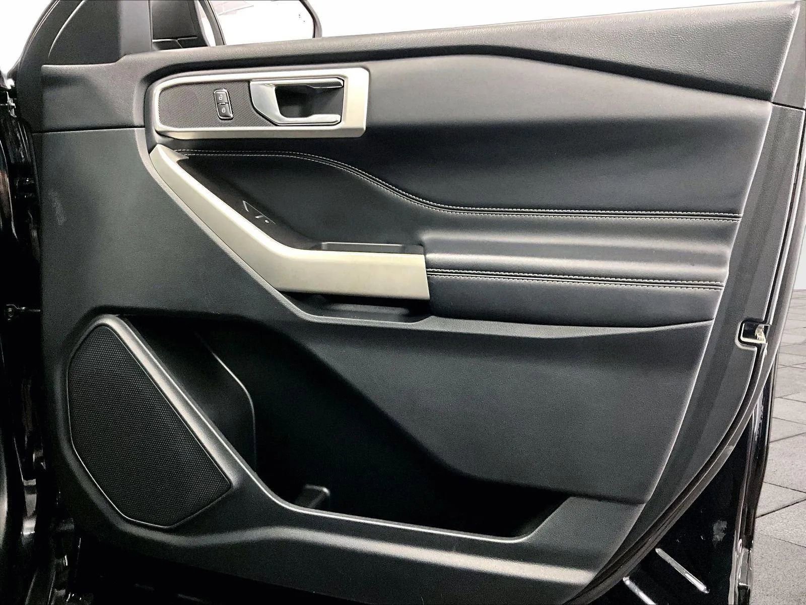 Certified 2022 Ford Explorer XLT w/ Equipment Group 202A image 23