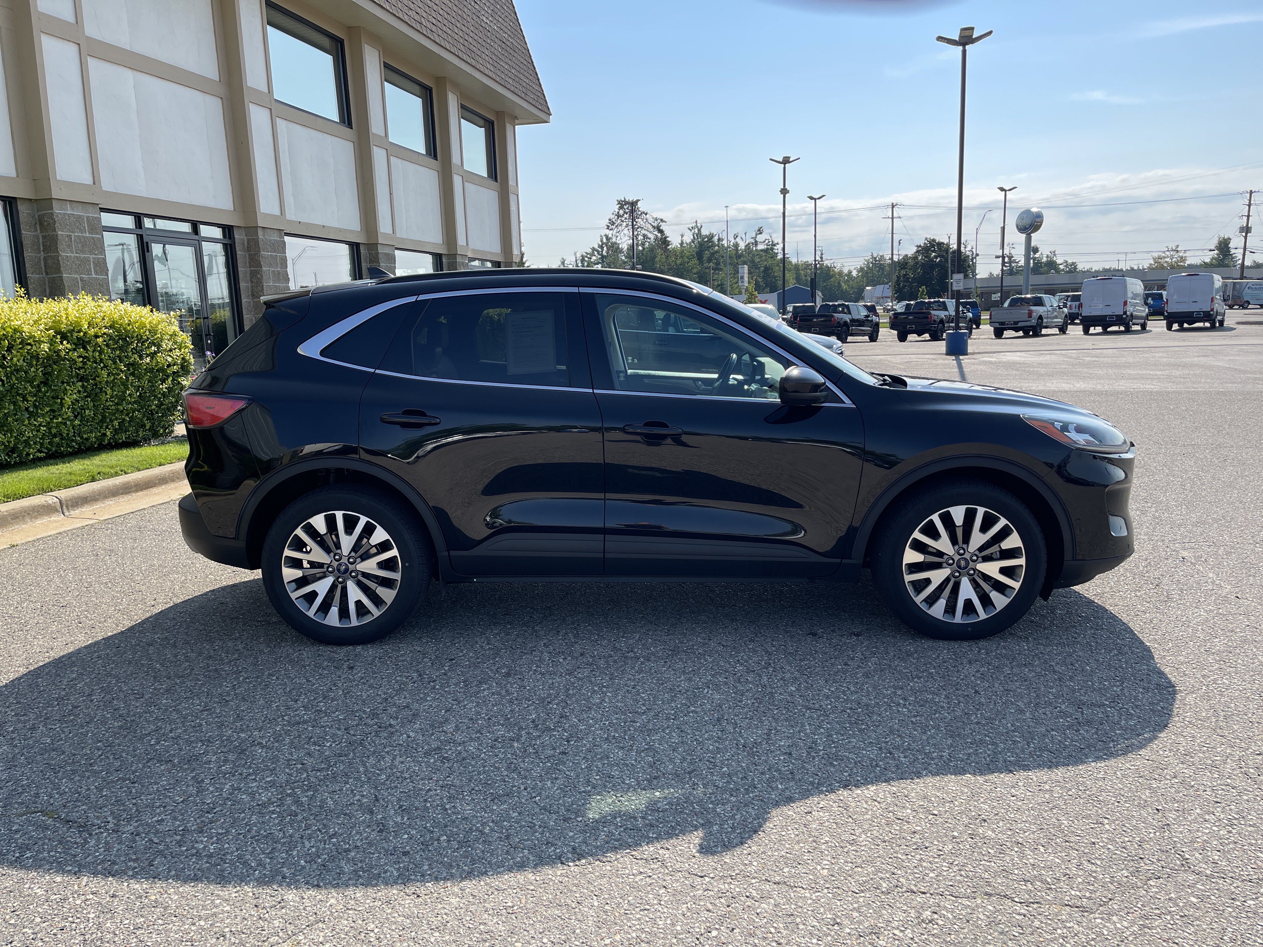Certified 2021 Ford Escape Titanium AWD/4WD image 2