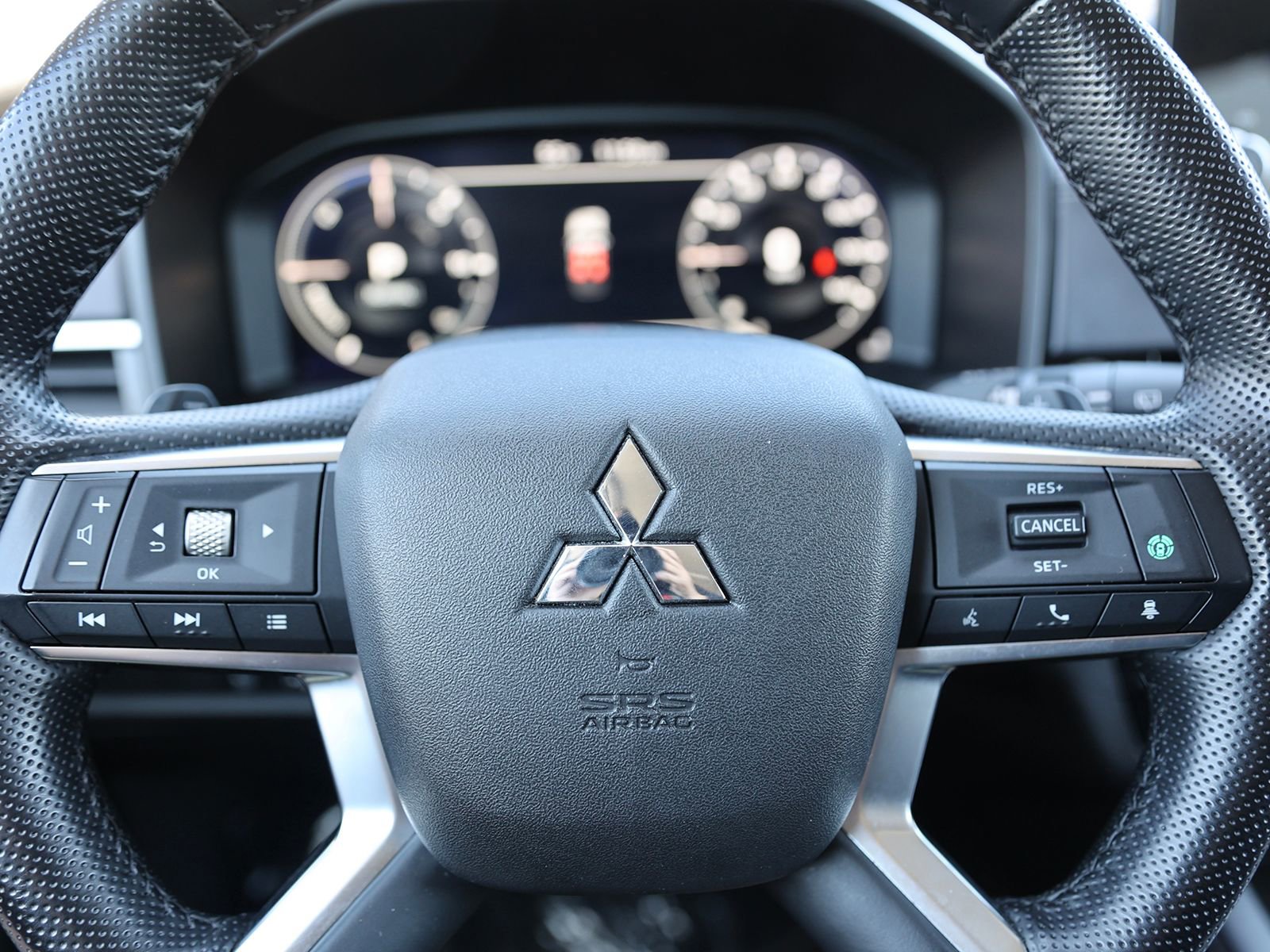 Used 2024 Mitsubishi Outlander 4WD Plug-In Hybrid image 38