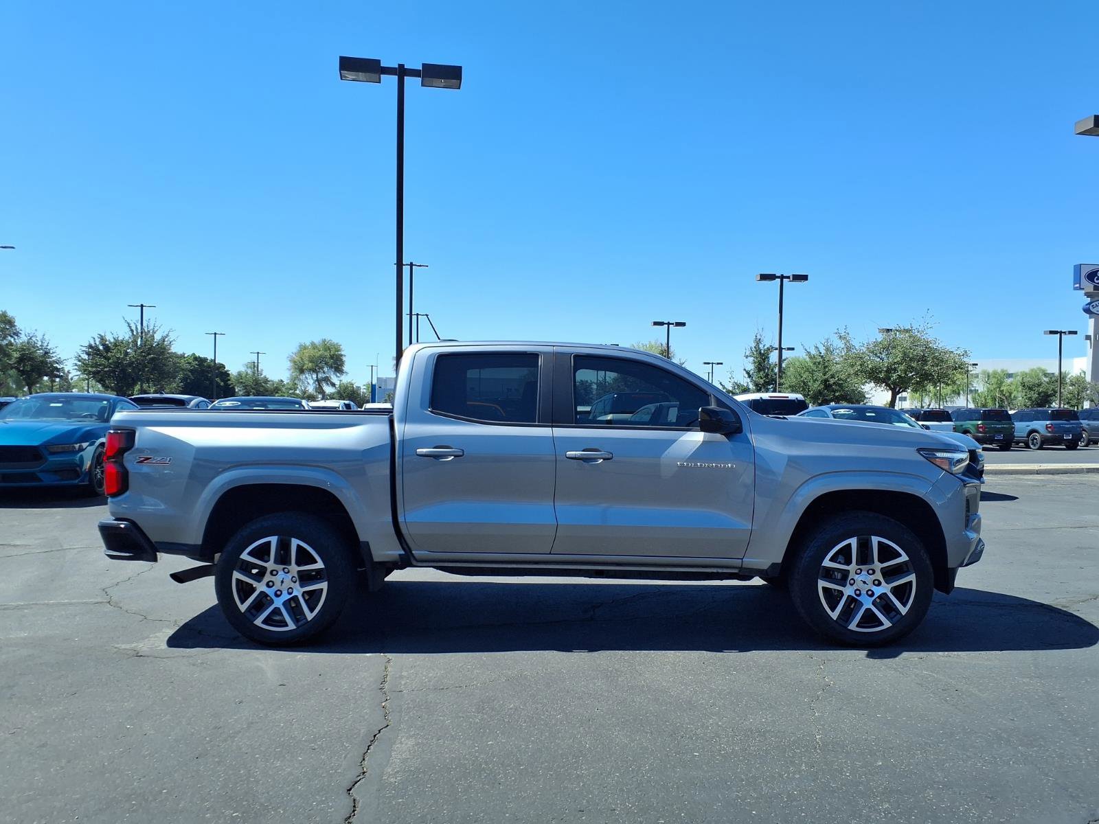 Used 2023 Chevrolet Colorado Z71 w/ Z71 Convenience Package 2 AWD/4WD image 7