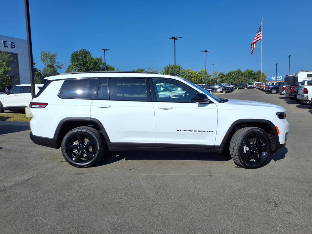 Used 2025 Jeep Grand Cherokee L Limited w/ Black Appearance Package image 2