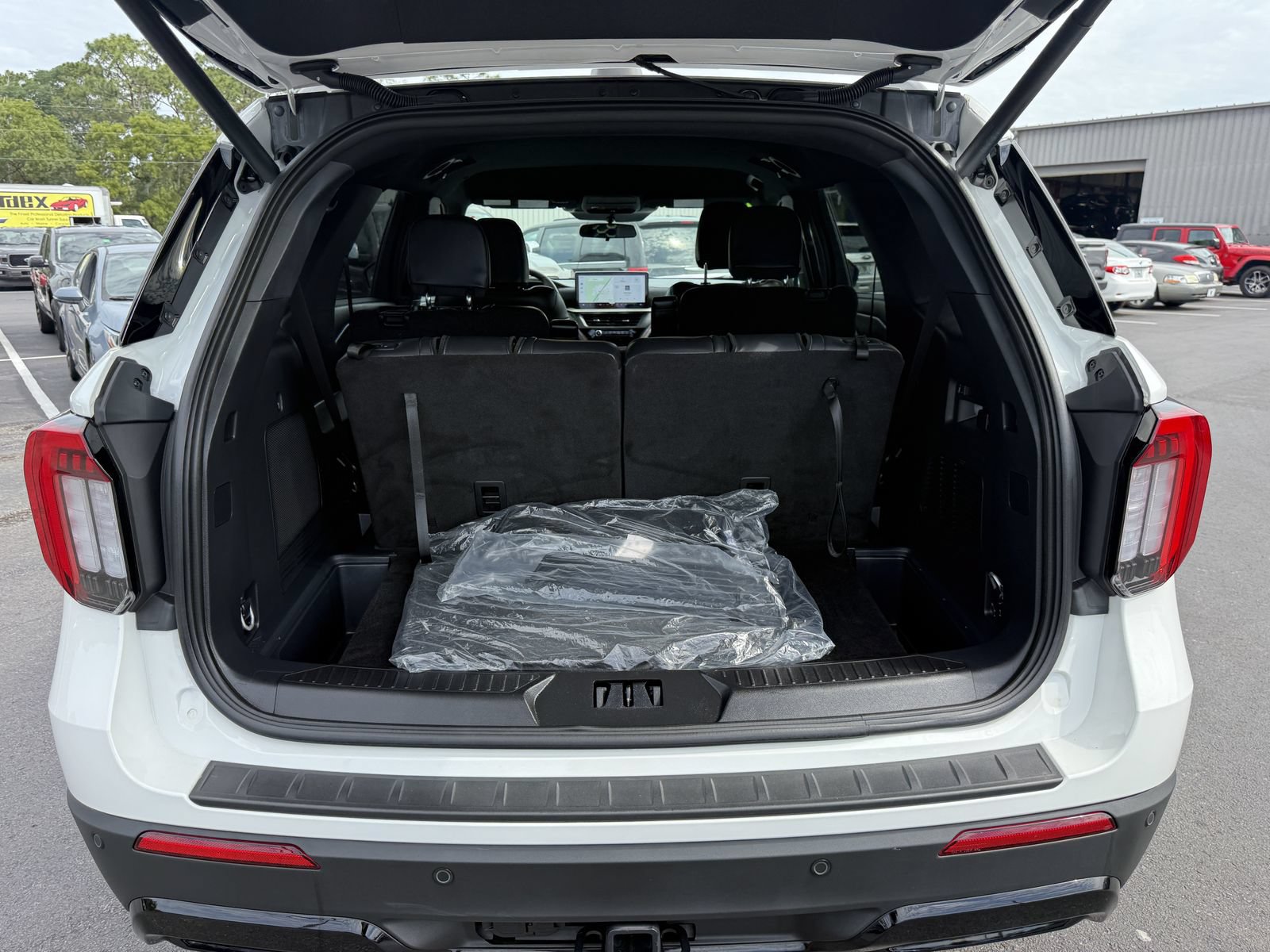 Certified 2025 Ford Explorer ST-Line AWD/4WD image 14