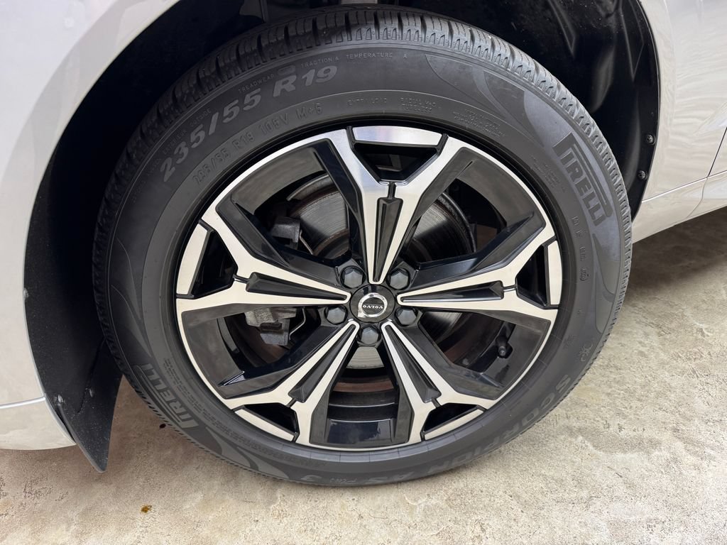 Used 2022 Volvo XC60 B5 Momentum AWD/4WD image 30