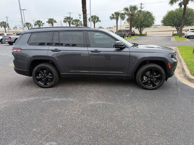 Used 2025 Jeep Grand Cherokee L Limited w/ Black Appearance Package AWD/4WD image 7