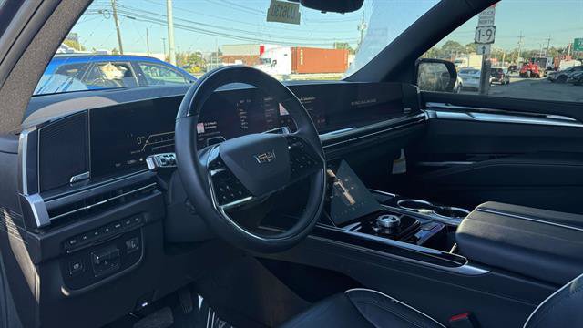 Used 2025 Cadillac Escalade ESV Sport w/ Touring Package AWD/4WD image 10