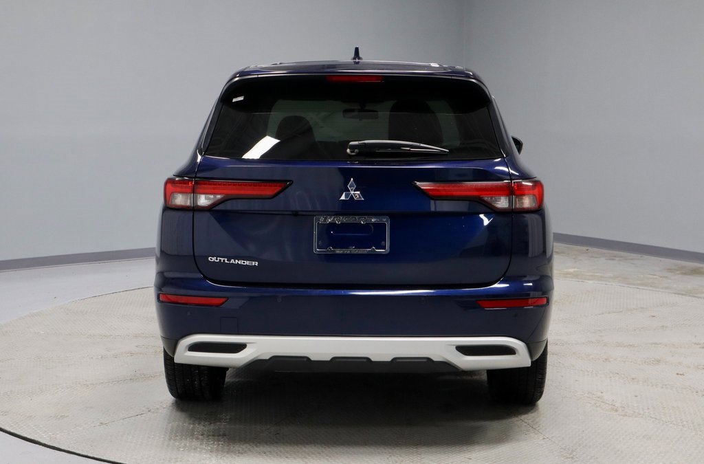 Used 2024 Mitsubishi Outlander SE image 11
