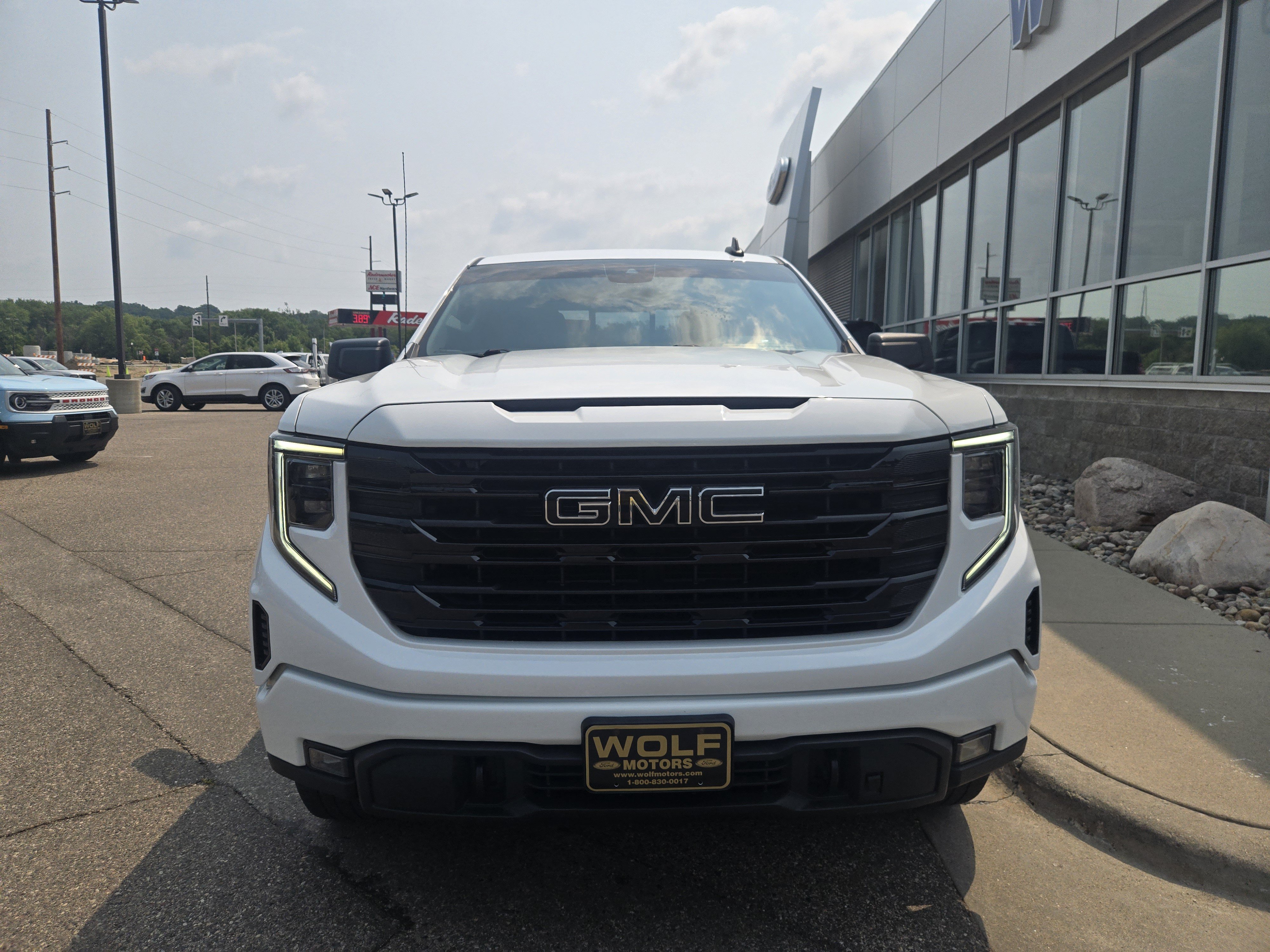 Used 2022 GMC Sierra 1500 Elevation w/ Preferred Package AWD/4WD image 4