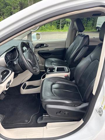 Used 2022 Chrysler Pacifica Touring-L FWD image 18