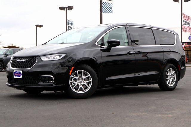 Used 2024 Chrysler Pacifica Touring-L image 15