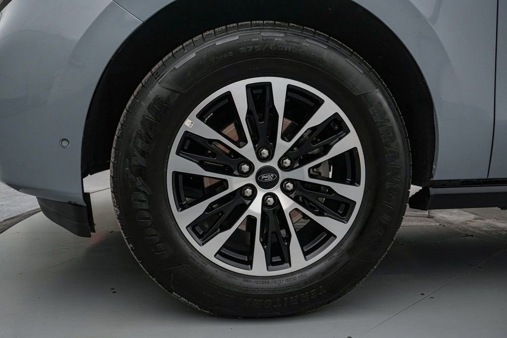 Certified 2025 Ford Expedition Platinum image 10