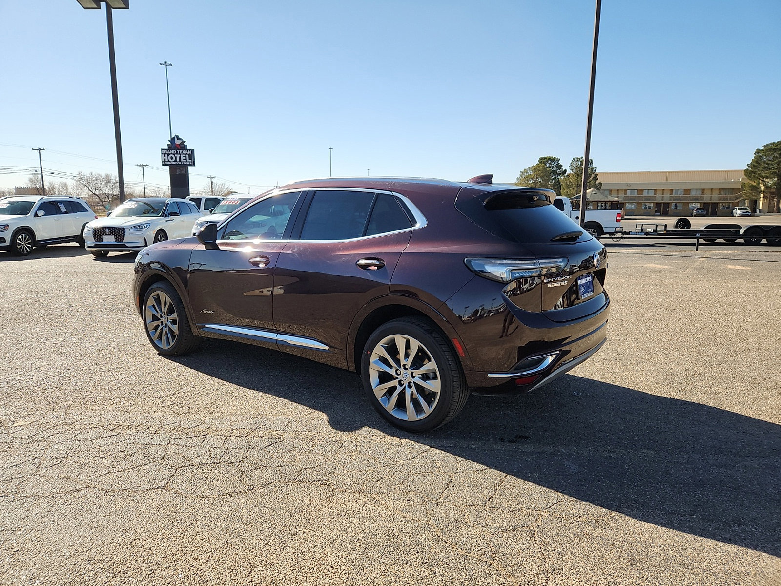 Used 2022 Buick Envision Avenir w/ Technology Package II image 2
