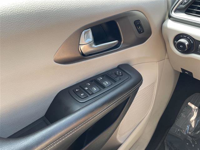 Used 2024 Chrysler Pacifica Touring-L FWD image 30