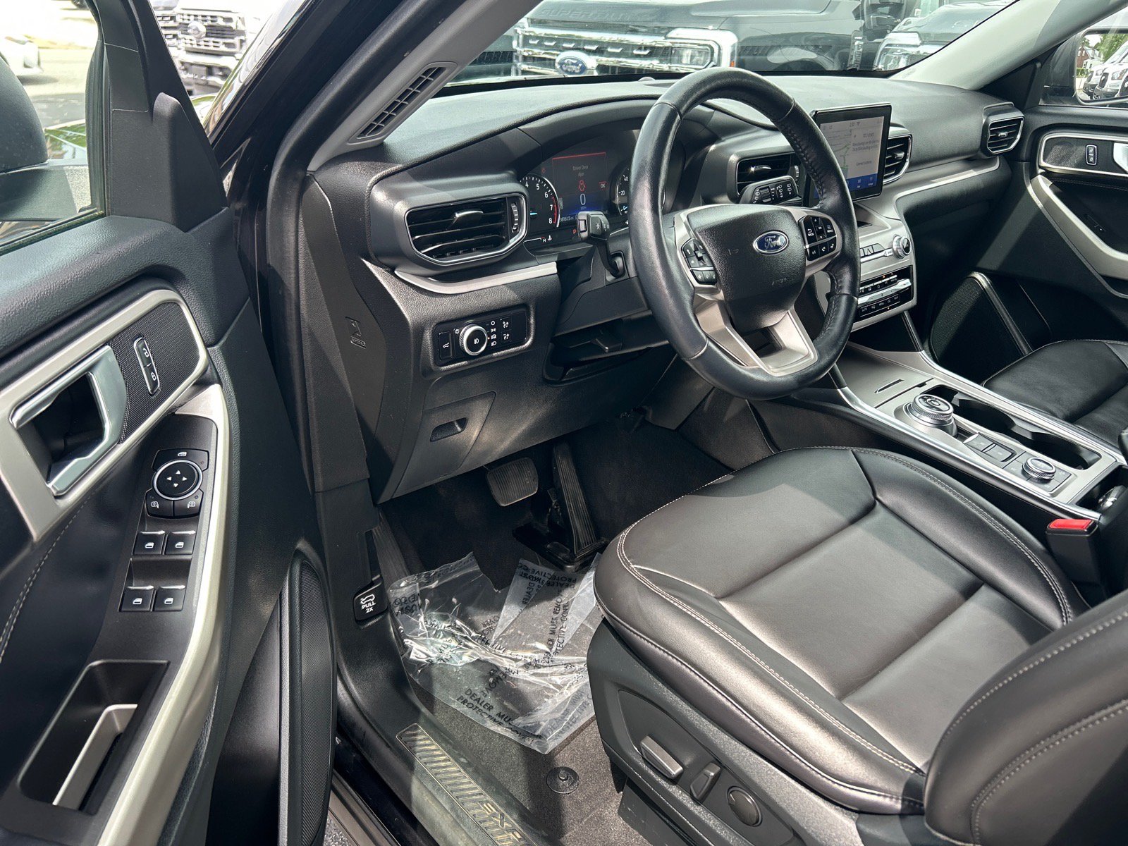 Certified 2023 Ford Explorer XLT w/ Equipment Group 202A AWD/4WD image 7