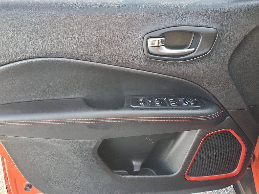 Used 2018 Jeep Compass Trailhawk w/ Cold Weather Group AWD/4WD image 11