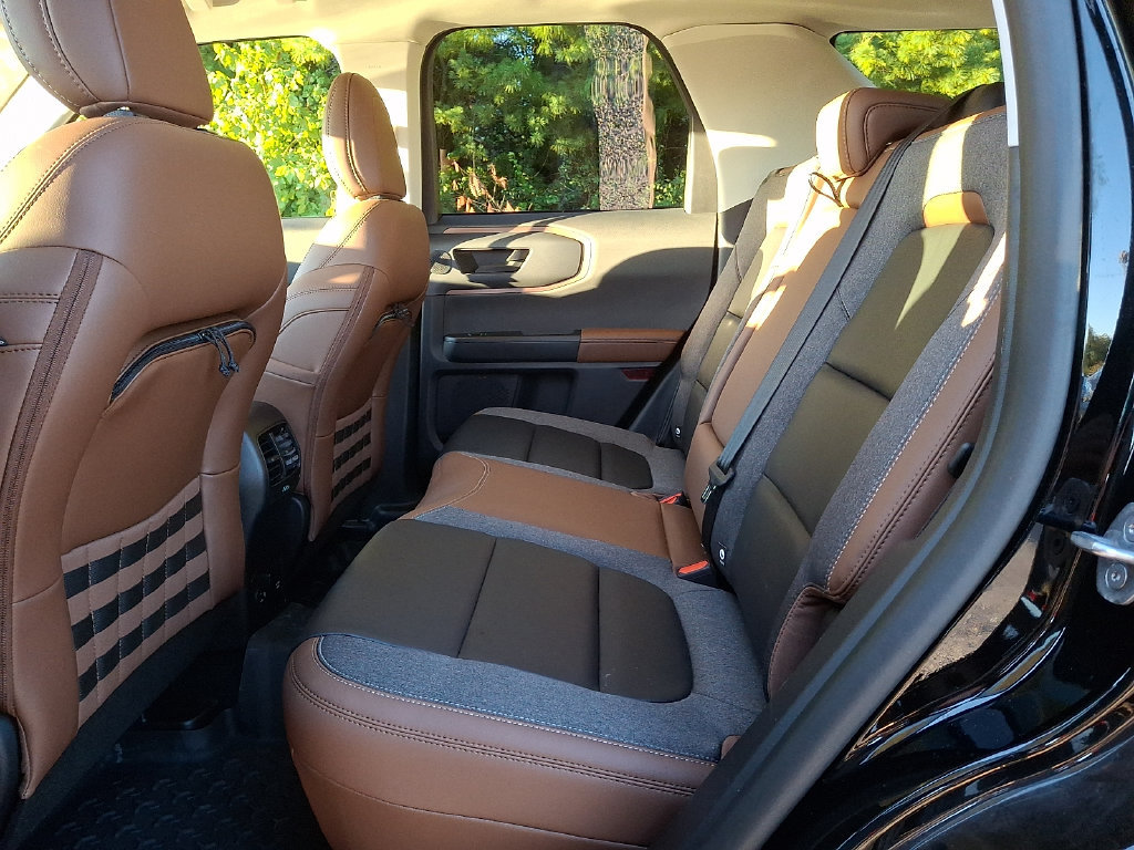 Certified 2023 Ford Bronco Sport Outer Banks w/ Tech Package AWD/4WD image 11