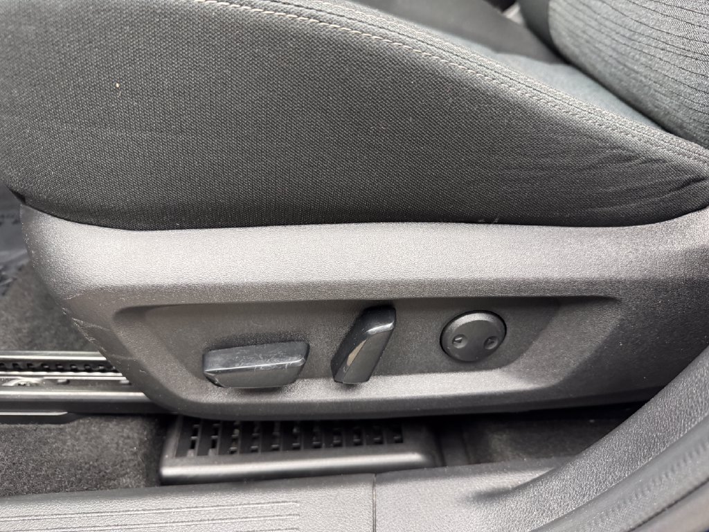 Used 2023 Nissan Rogue SV AWD/4WD image 11