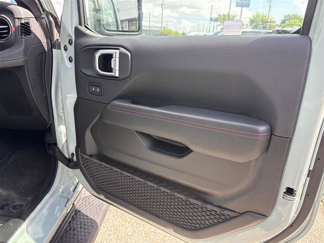 Used 2024 Jeep Wrangler Unlimited Rubicon w/ Technology Group AWD/4WD image 21