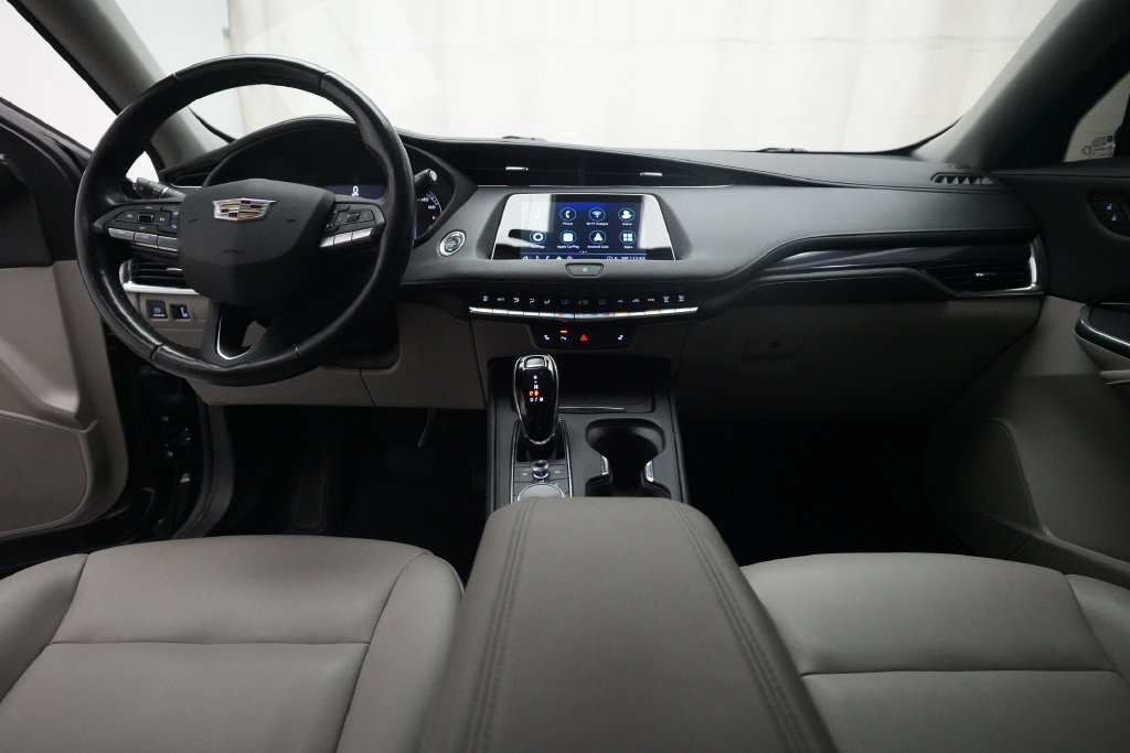 Used 2022 Cadillac XT4 Luxury w/ Cold Weather Package AWD/4WD image 5