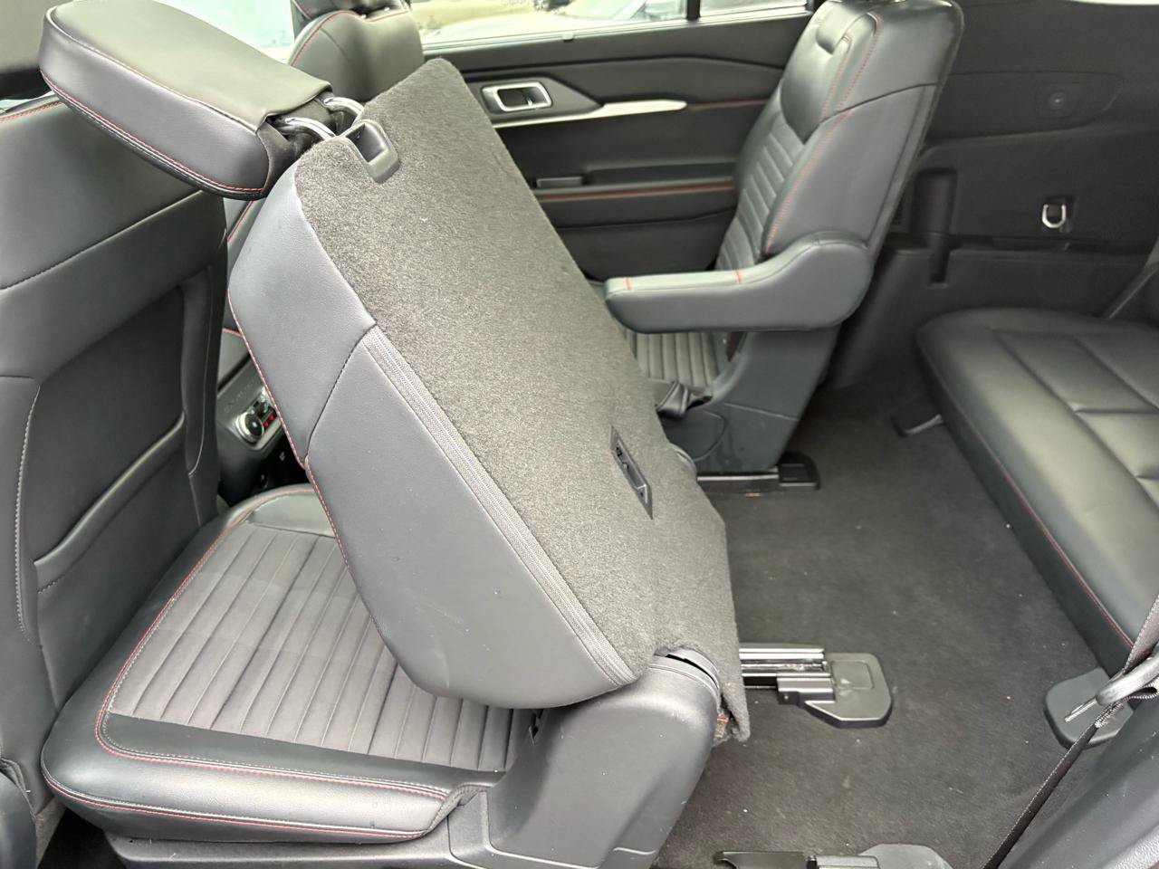 Certified 2025 Ford Explorer ST-Line w/ Premium Package AWD/4WD image 35