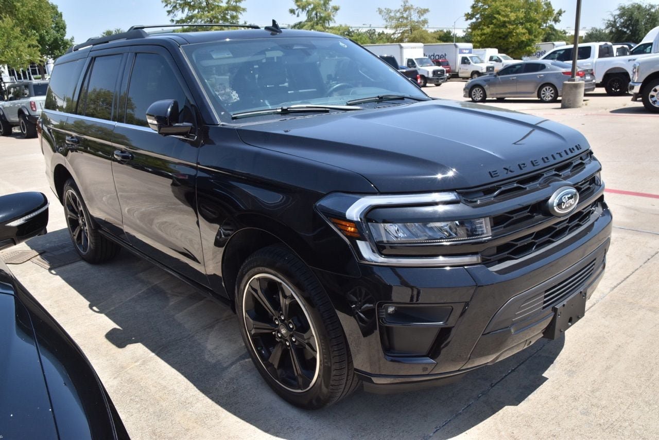 Certified 2024 Ford Expedition Limited RWD image 4