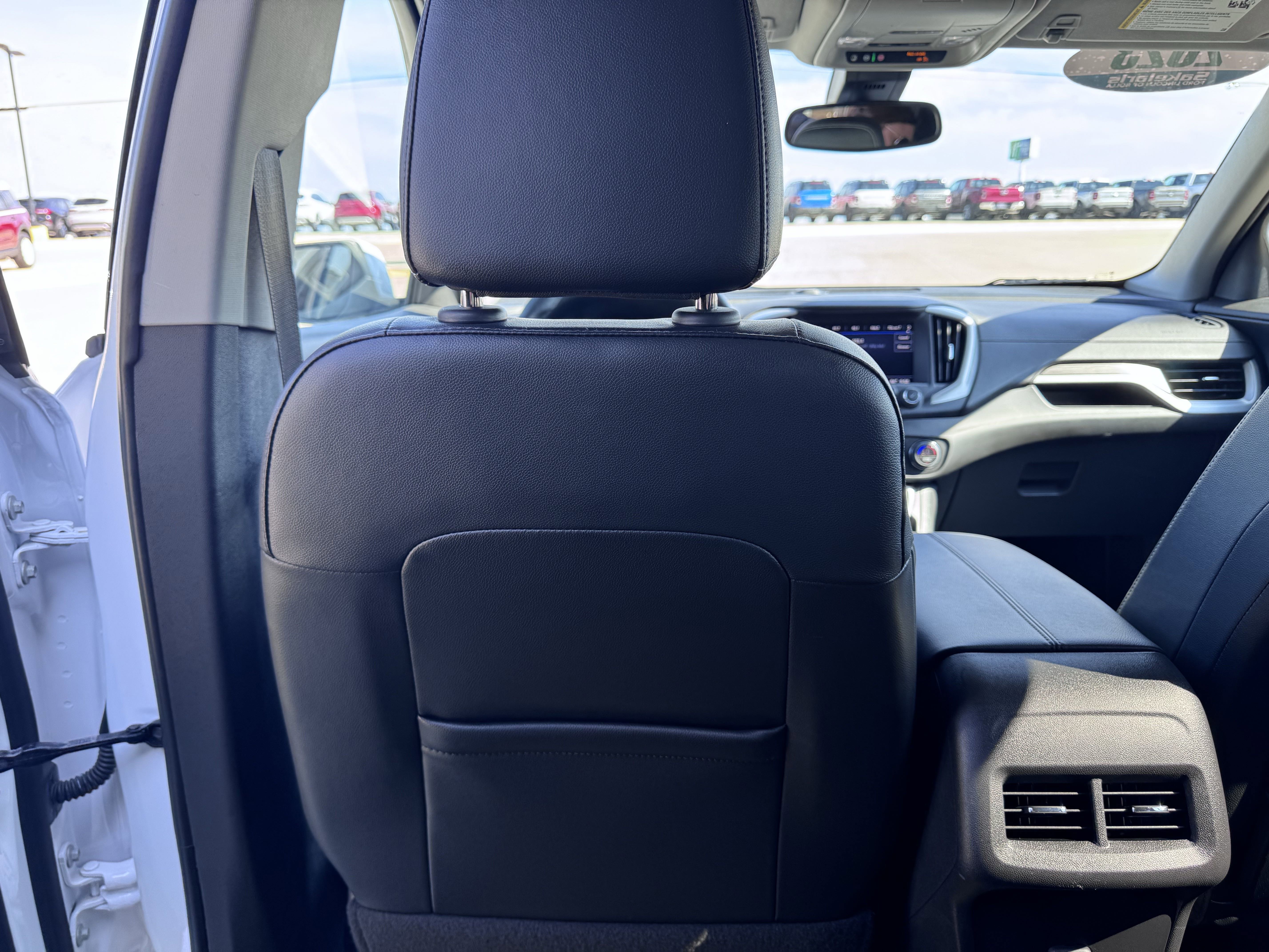 Used 2023 GMC Terrain SLT image 29