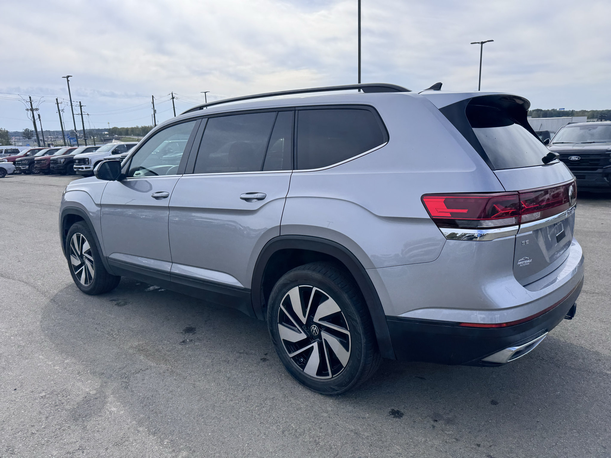 Used 2024 Volkswagen Atlas SE AWD/4WD image 18